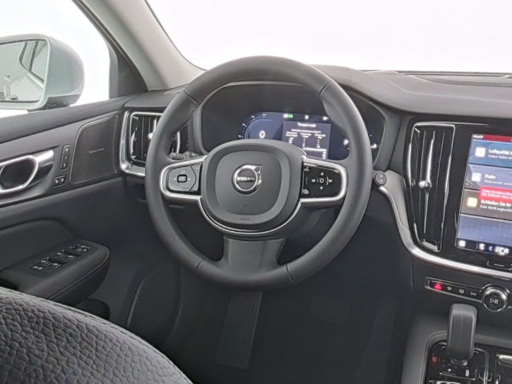 Volvo V60 2025