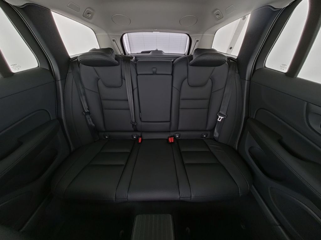 Volvo V60 2025