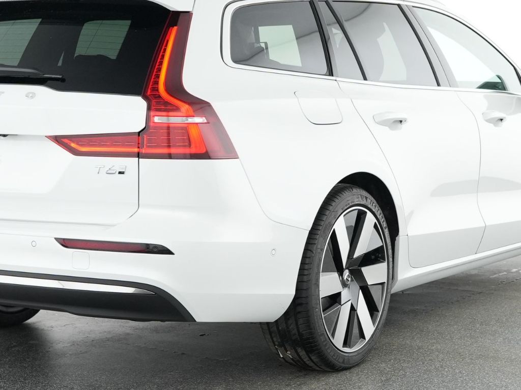 Volvo V60 2025
