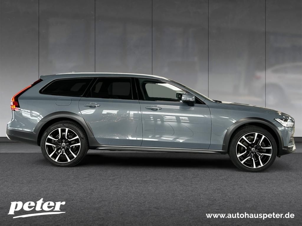 Volvo V90 Cross Country 2021