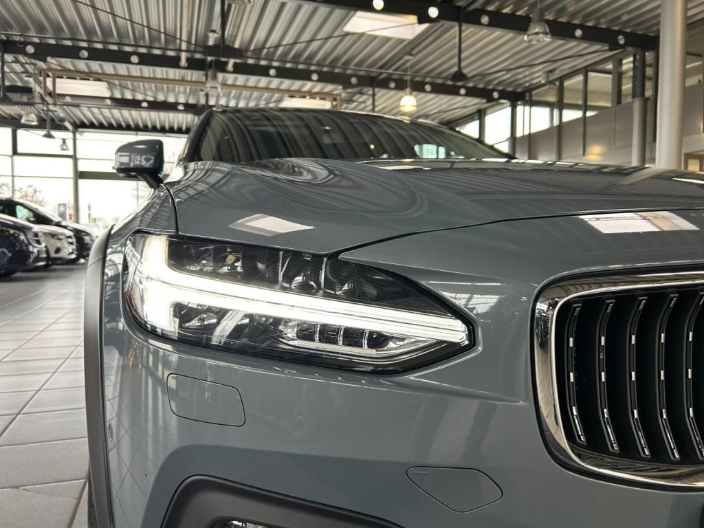 Volvo V90 Cross Country 2021