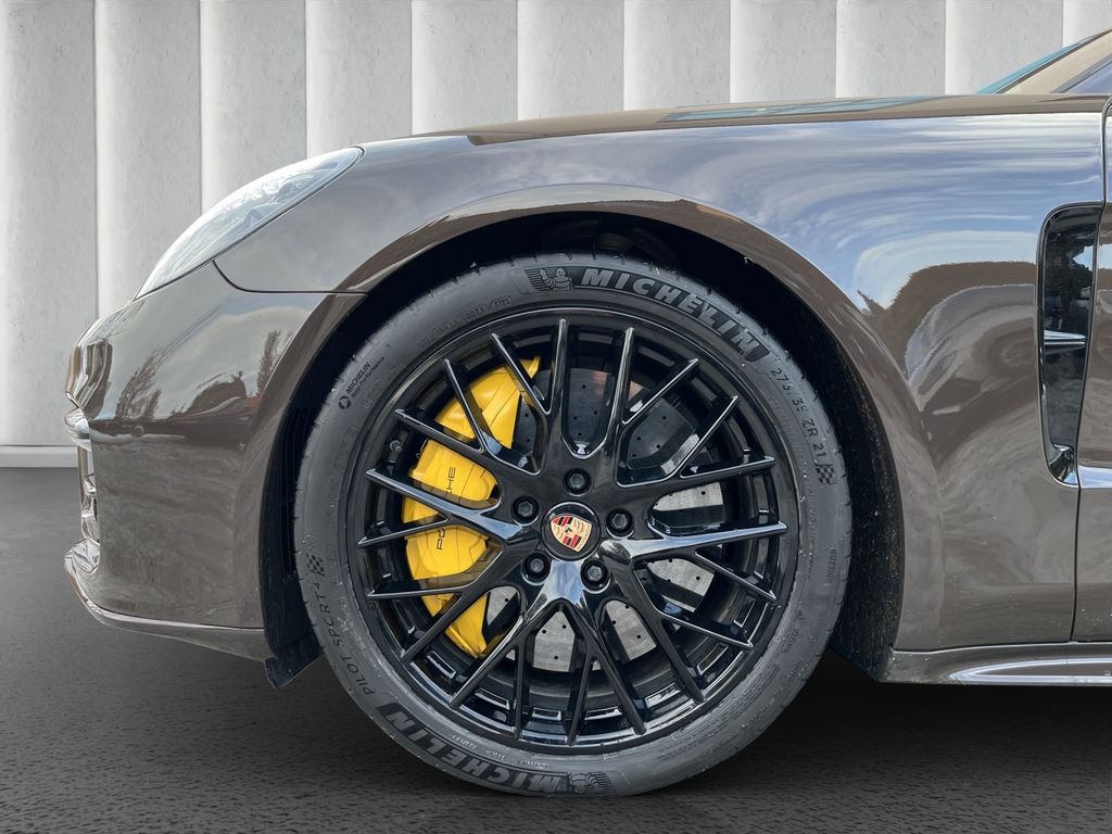 Porsche Panamera 2021