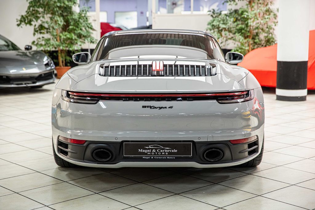 Porsche 992 2023