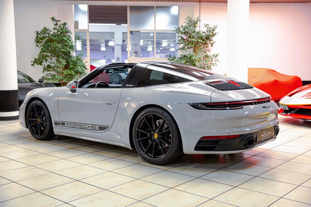 Porsche 992 2023