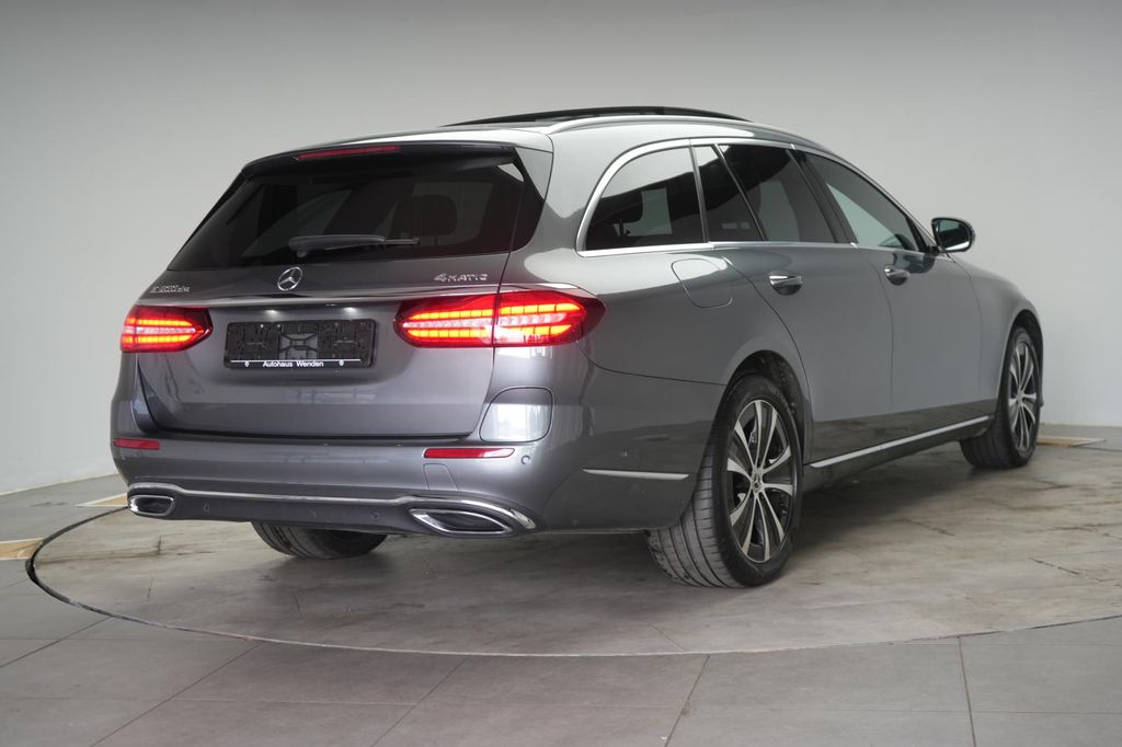 Mercedes-Benz E 300 2022