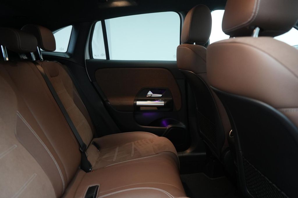 Mercedes-Benz GLA 200 2025