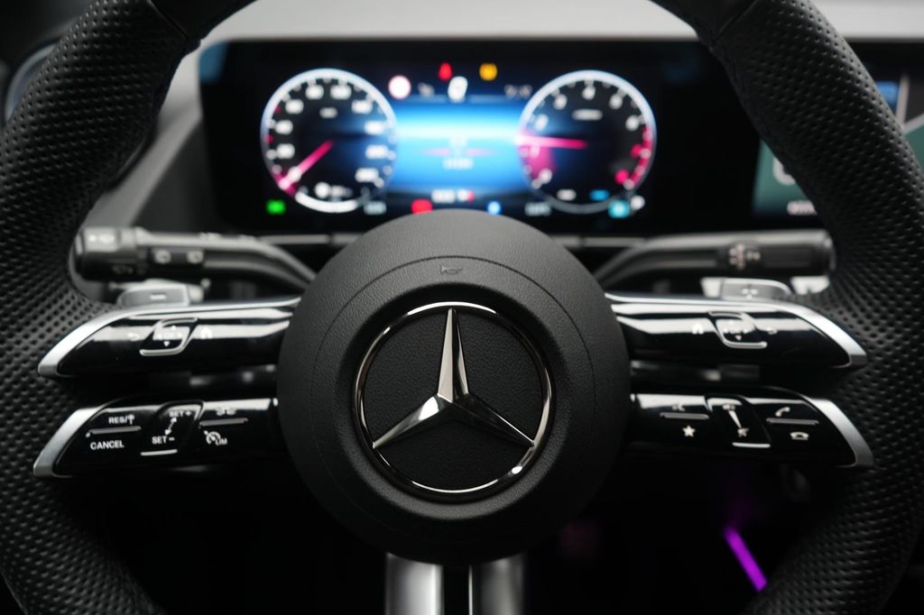 Mercedes-Benz GLA 200 2025