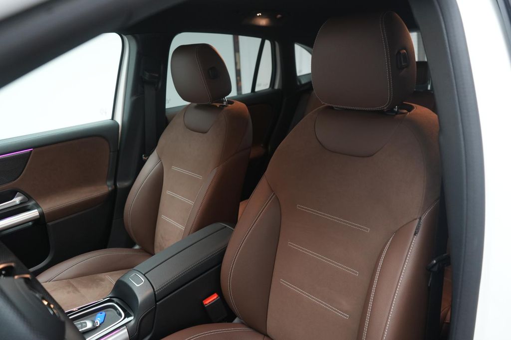 Mercedes-Benz GLA 200 2025