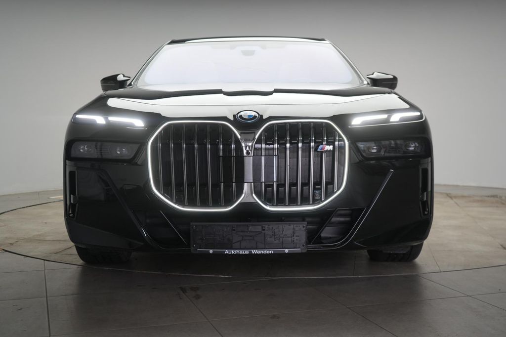 BMW i7 2023