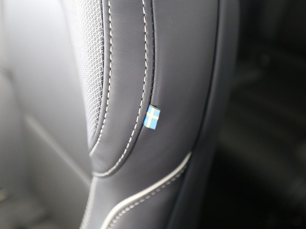 Volvo XC60 2025