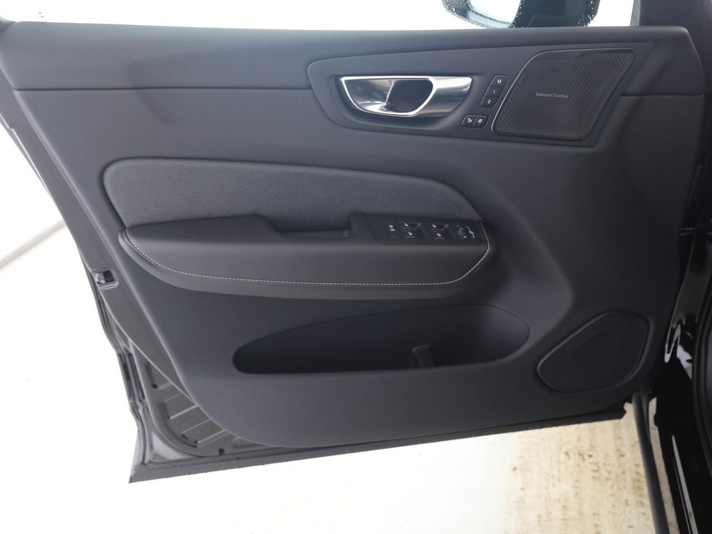 Volvo XC60 2025