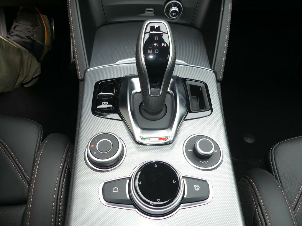 Alfa Romeo Stelvio 2025