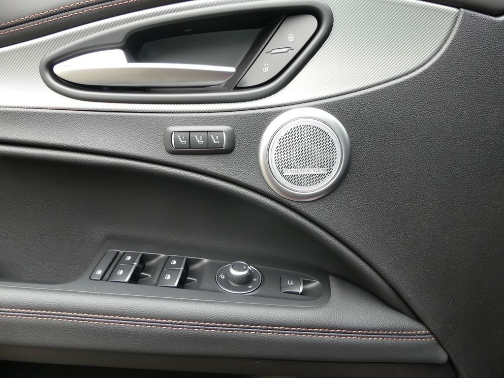 Alfa Romeo Stelvio 2025