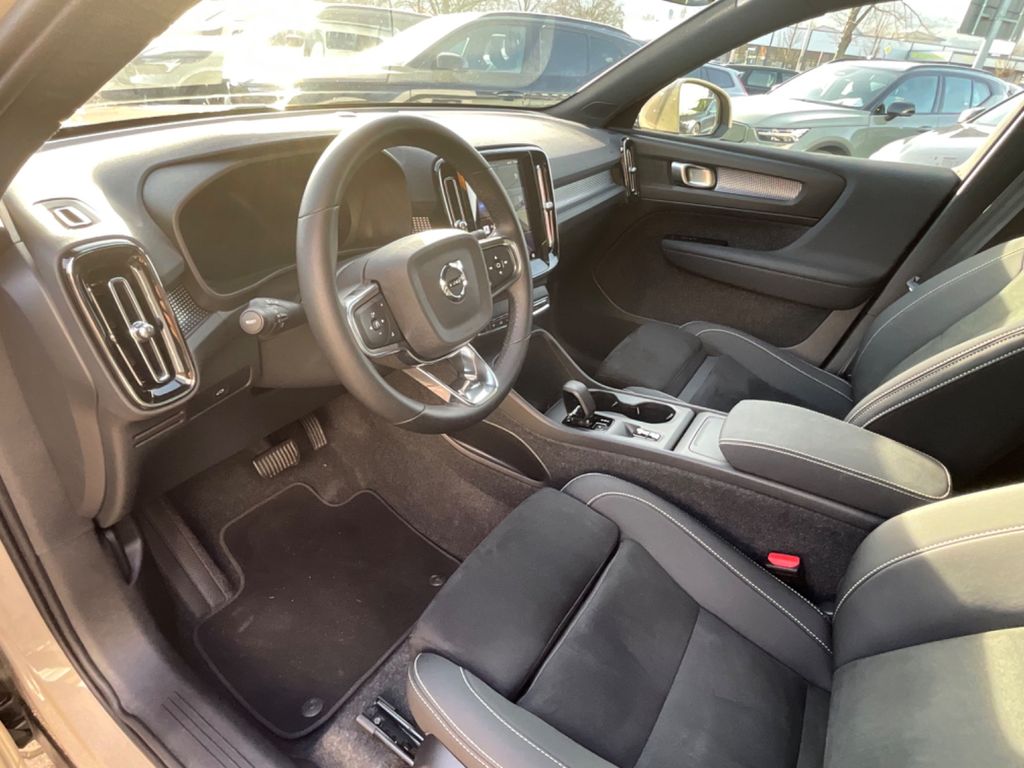 Volvo XC40 2025