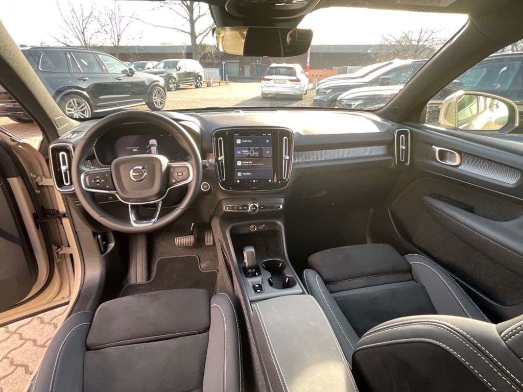 Volvo XC40 2025
