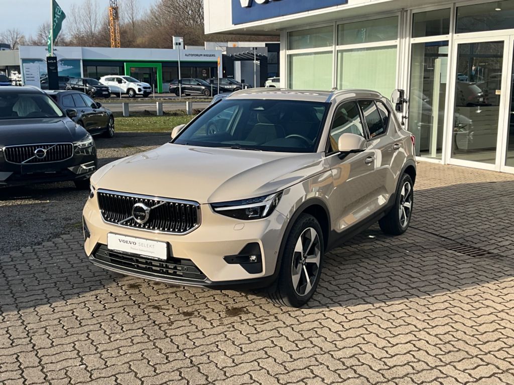 Volvo XC40 2025