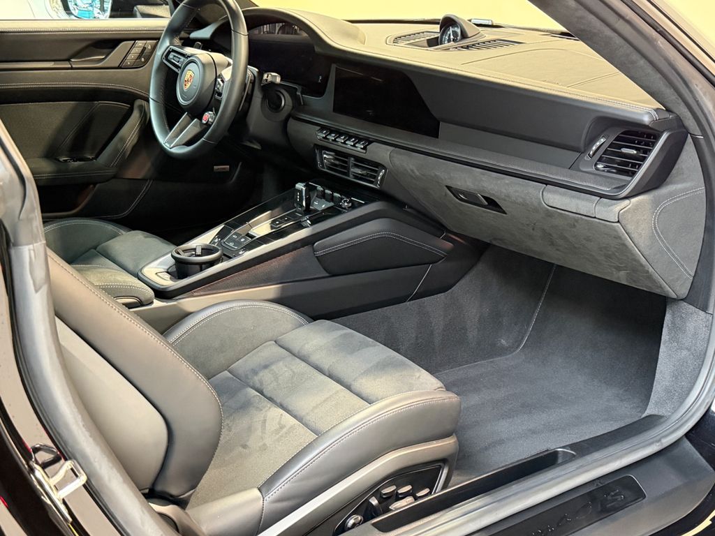 Porsche 992 2025
