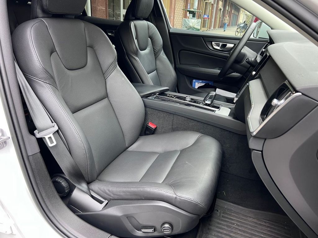 Volvo V60 2024