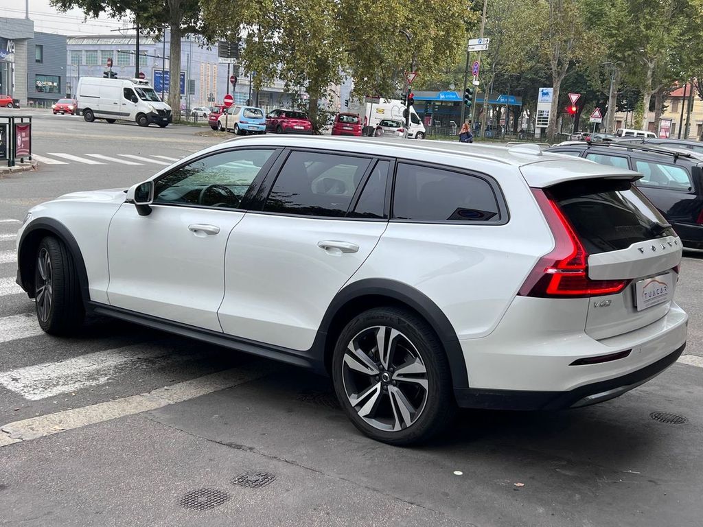 Volvo V60 2024