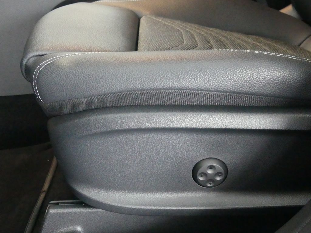 Mercedes-Benz GLA 200 2024