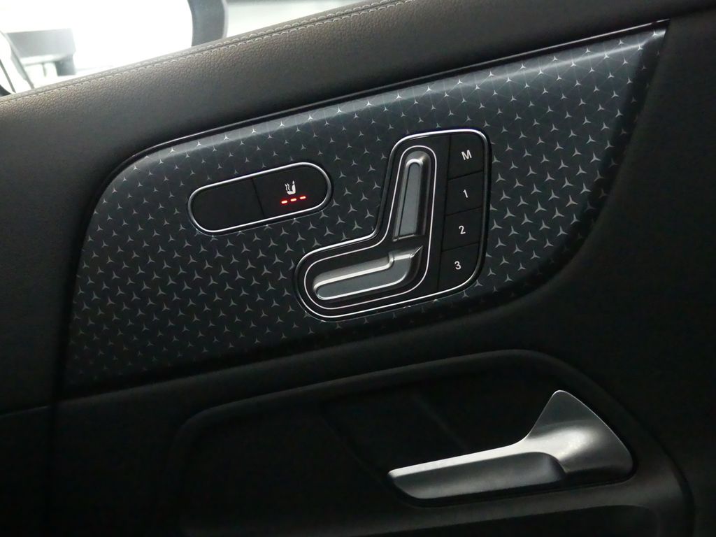 Mercedes-Benz GLA 200 2024