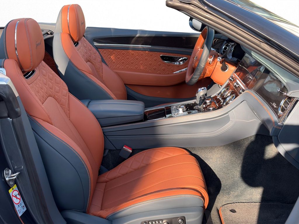 Bentley Continental GTC 2021