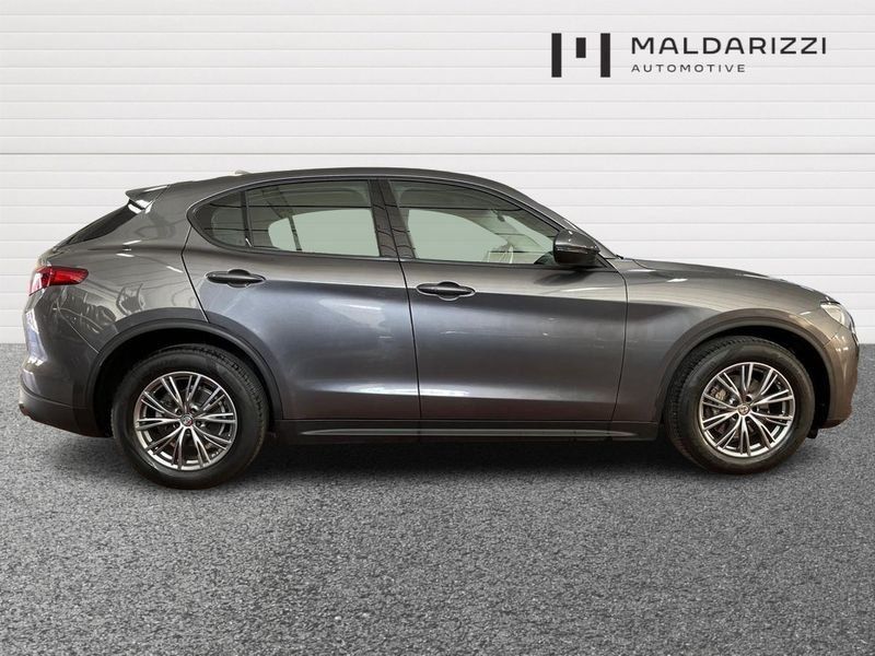 Alfa Romeo Stelvio 2021