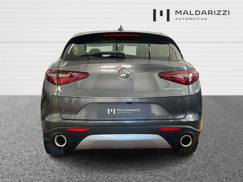 Alfa Romeo Stelvio 2021