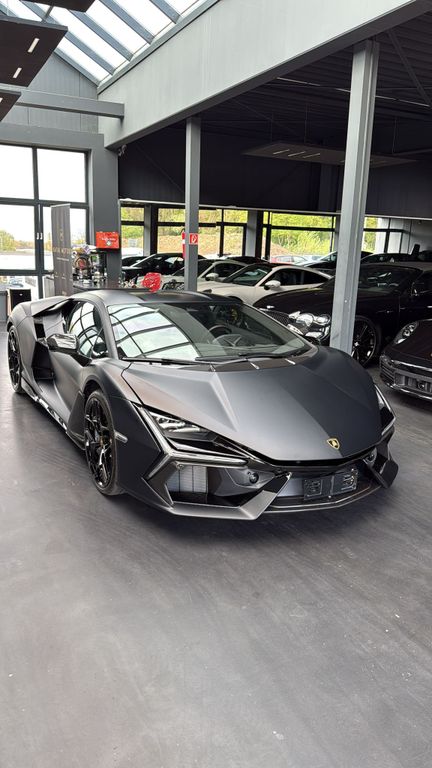 Lamborghini Revuelto