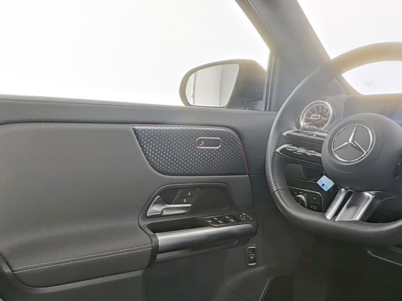 Mercedes-Benz EQA 2024