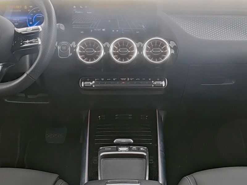 Mercedes-Benz EQA 2024