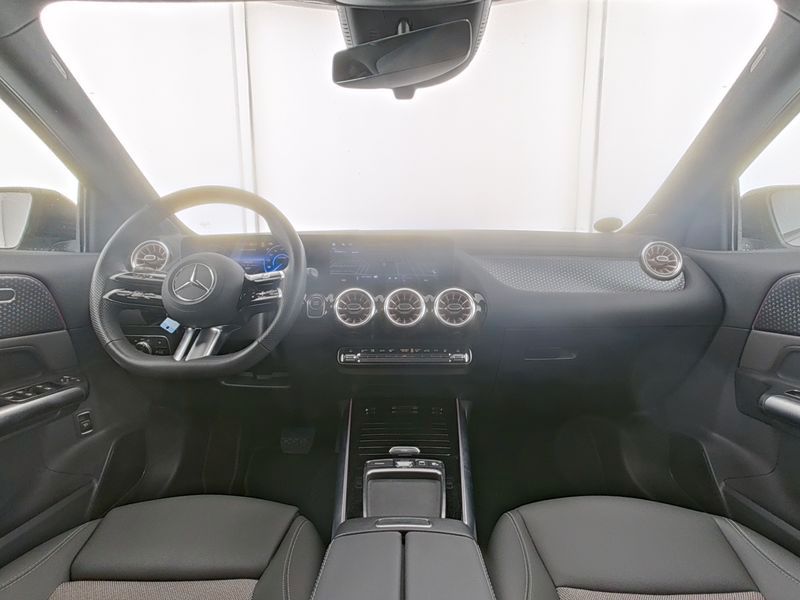 Mercedes-Benz EQA 2024