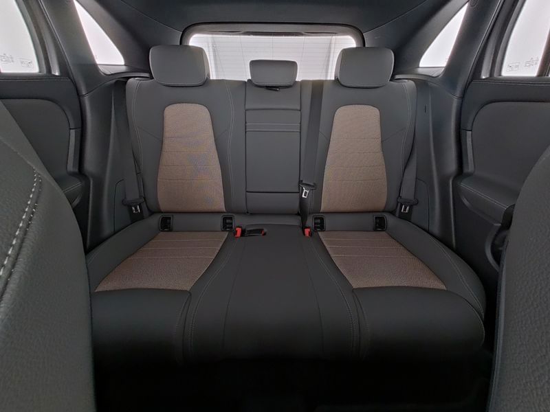 Mercedes-Benz EQA 2024