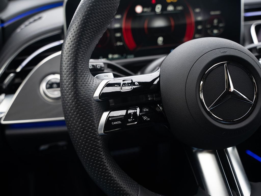 Mercedes-Benz E 220 2025