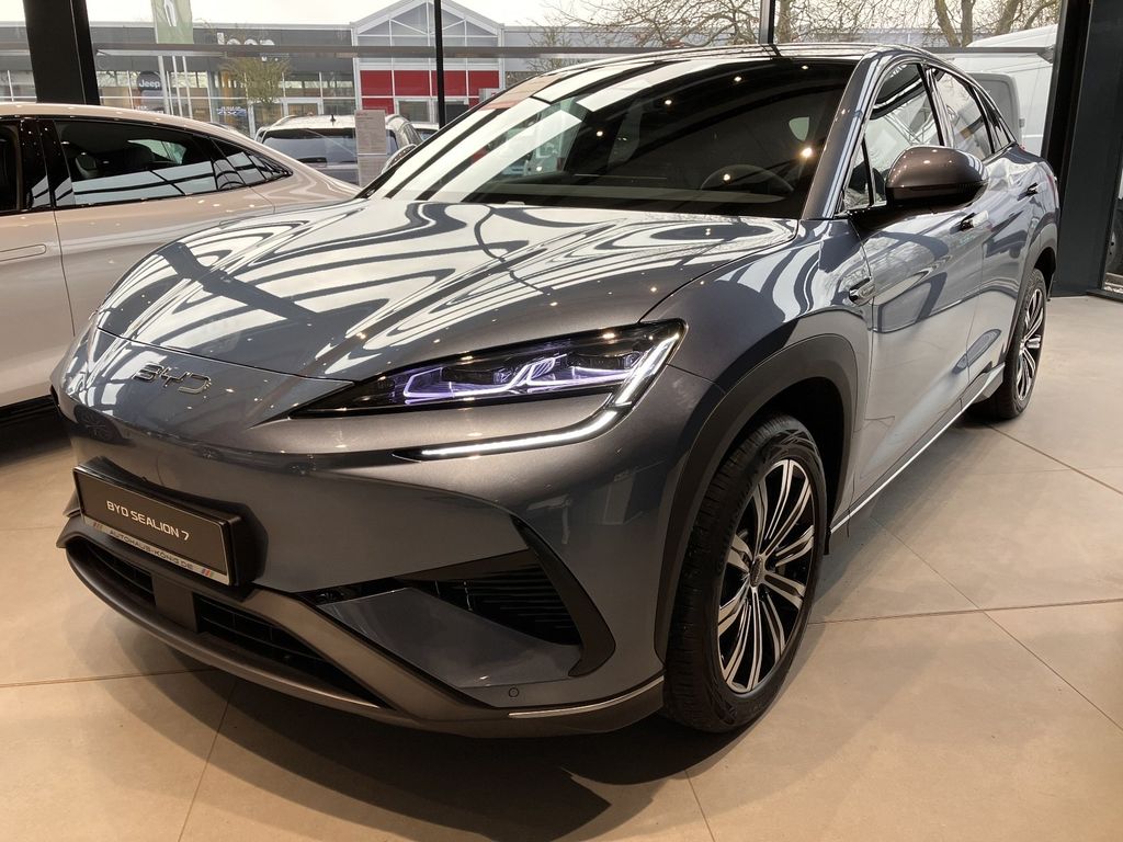 BYD SEALION 7