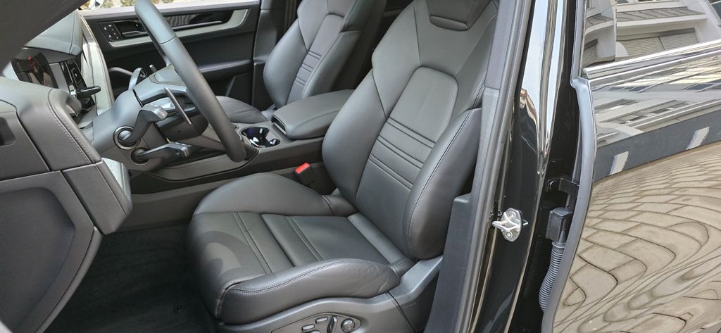 Porsche Cayenne 2025