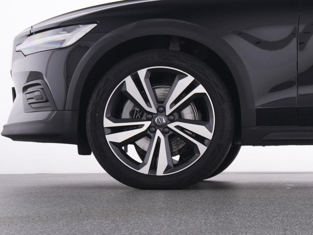 Volvo V60 Cross Country 2023