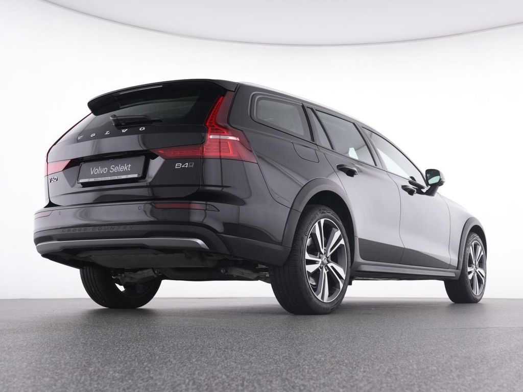 Volvo V60 Cross Country 2023