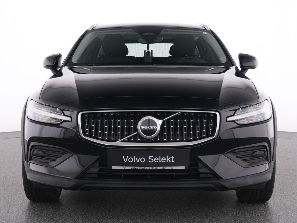 Volvo V60 Cross Country 2023