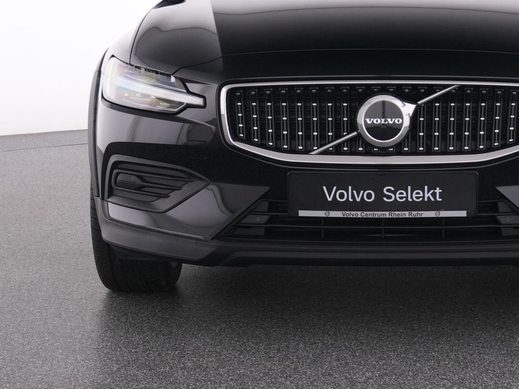 Volvo V60 Cross Country 2023
