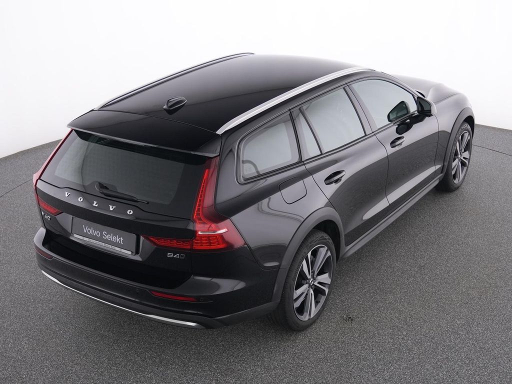 Volvo V60 Cross Country 2023