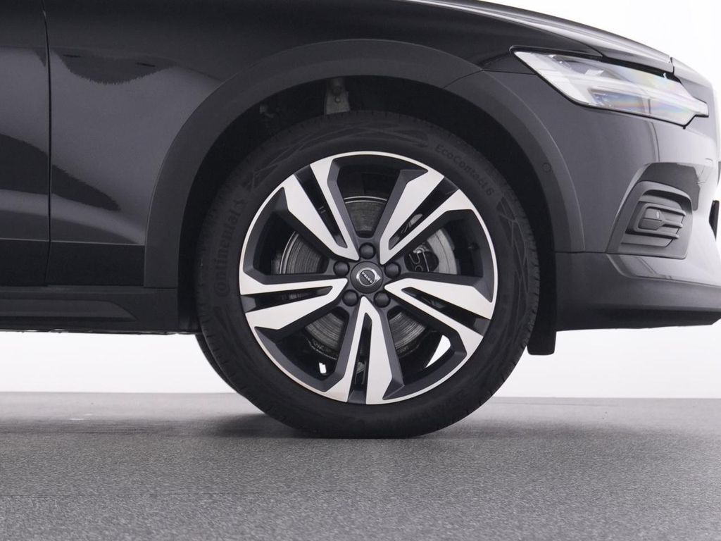Volvo V60 Cross Country 2023