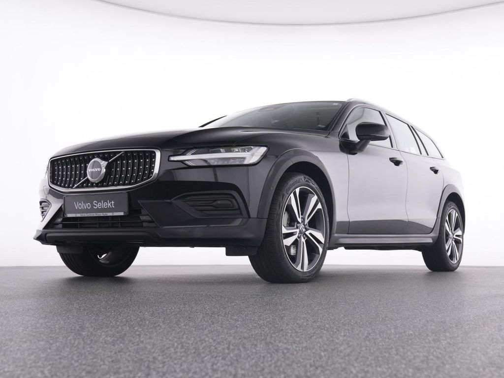 Volvo V60 Cross Country 2023
