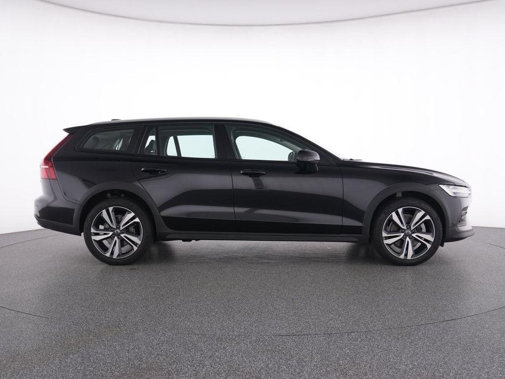 Volvo V60 Cross Country 2023