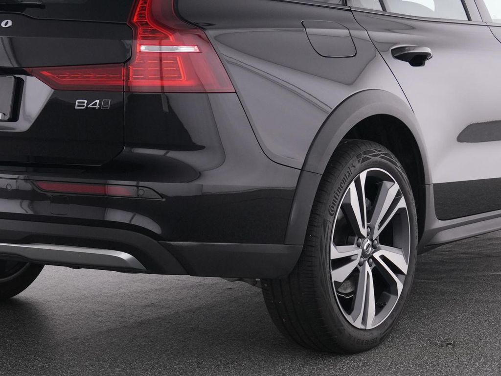 Volvo V60 Cross Country 2023