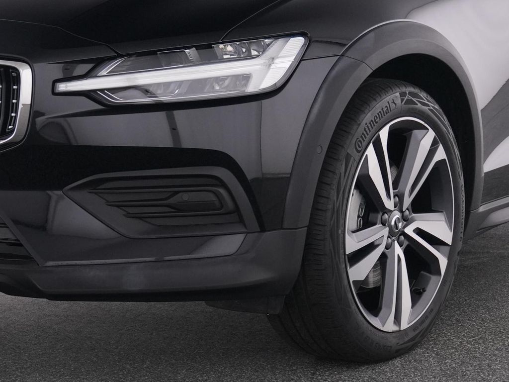 Volvo V60 Cross Country 2023