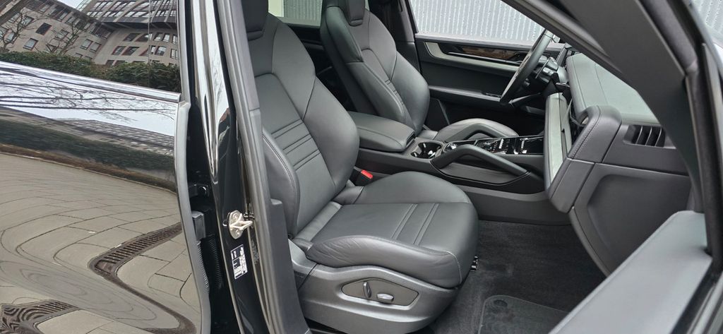 Porsche Cayenne 2025