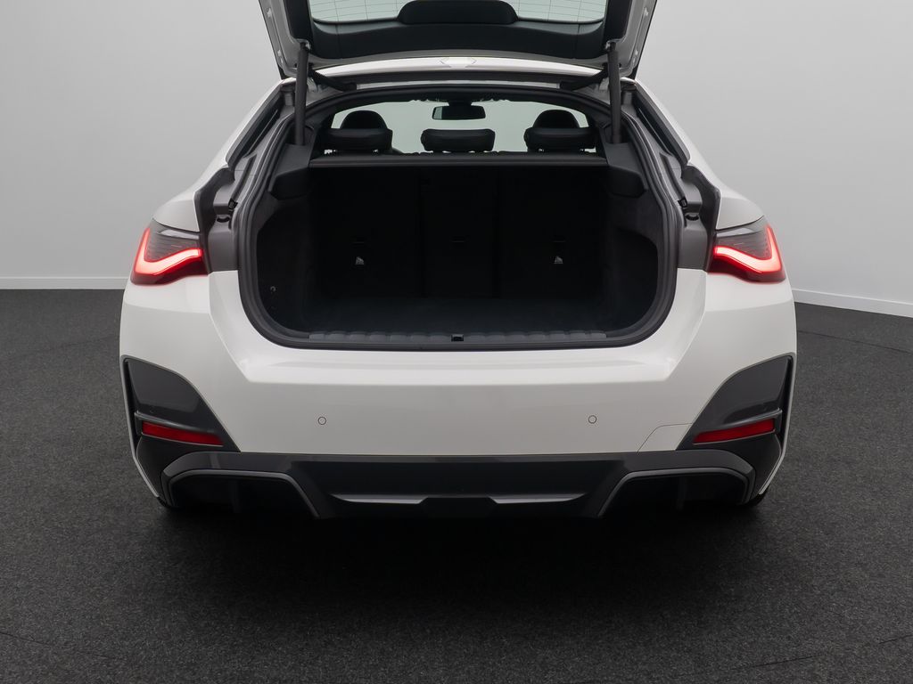 BMW i4 2023
