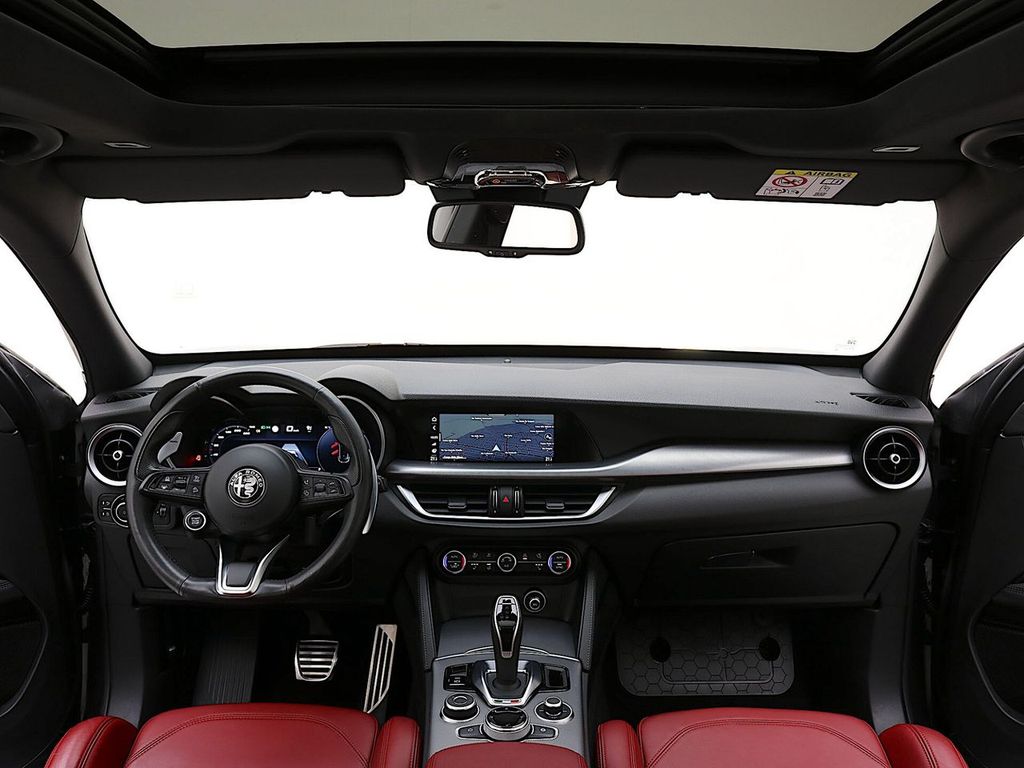 Alfa Romeo Stelvio 2023