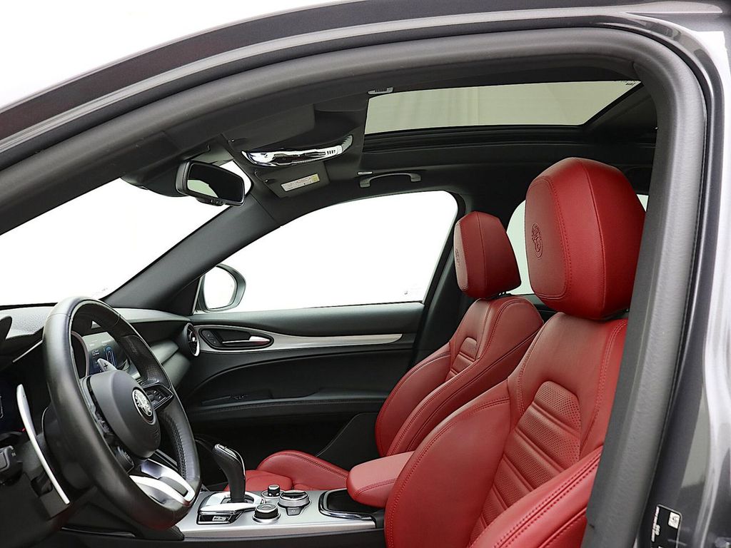 Alfa Romeo Stelvio 2023